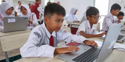 FOTO: Hari Pertama Penuh Semangat di Sekolah Rakyat