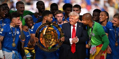 FOTO: Bikin Pemain Chelsea Bingung, Ini Momen Donald Trump Ikut Selebrasi Juara Piala Dunia Antarklub