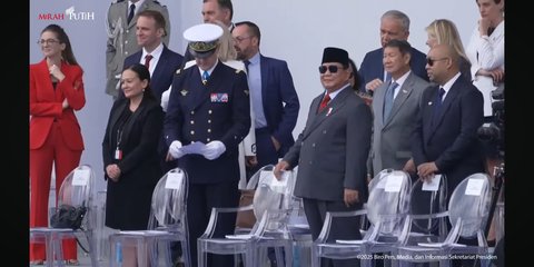 Duduk di Samping Presiden Macron, Prabowo Hadiri Peringatan Bastille Day di Paris