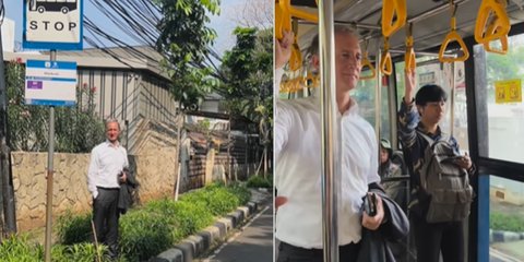 Rela Panas-panasan di Tepi Jalan, Duta Besar Belanda Enjoy Berangkat Kerja Naik Transjakarta