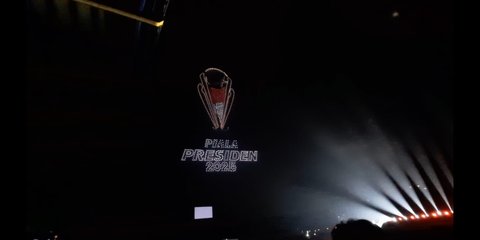 Spektakuler! Ini Detik-detik 1400 Drone Membentuk Wajah Presiden Prabowo & Peta Indonesia di Langit Bandung