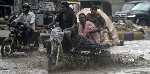Hujan Lebat di Pakistan Sebabkan 111 Orang Tewas, Mayoritas Anak-Anak