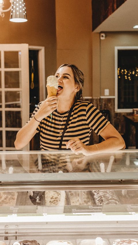 Mengapa Kita Sakit Kepala Saat Makan Es Krim? Ini Penyebab dan Cara Mengatasinya