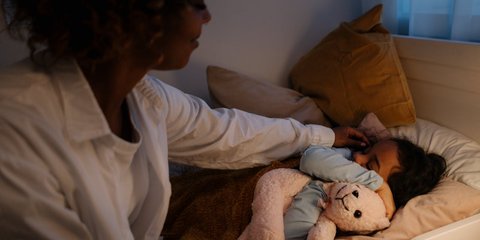 10 Kesalahan Fatal Orang Tua Saat Menidurkan Anak: Tips Ampuh Atasi Insomnia Bayi!