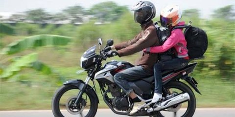 Penggunaan Sepeda Motor Besar dan Pengaruhnya pada Kesuburan Pria: Fakta dan Solusi
