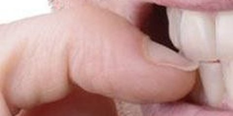 Cara Ampuh Atasi Kebiasaan Gigit Kuku: Trik Sentuhan Lembut yang Mengejutkan!