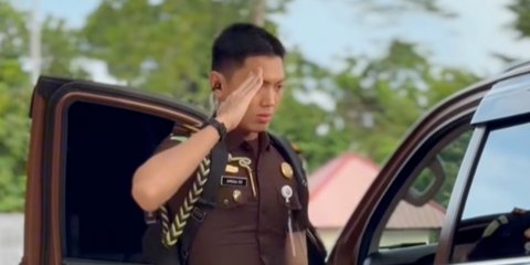 ⁠Gagah dan Ganteng, Pengawal Petinggi Kejaksaan Siaga Pistol di Pinggang