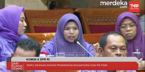 Gebrak Meja DPR, Perih Jerit Tangis Guru Honorer Curhat Minta Wakil Rakyat Bantu Perjuangkan Nasib