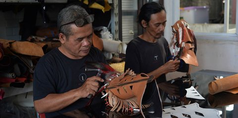 FOTO: Kualitas Diakui Dunia, Sepatu Bot Bandung Terancam Tarif Impor Trump