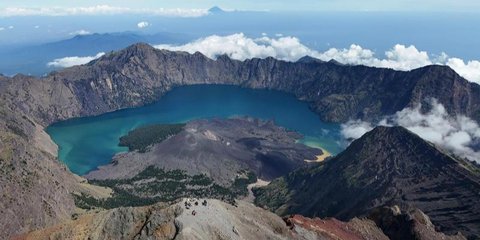Detik-Detik Bule Swiss Terpeleset dan Jatuh di Rinjani, Tulang Patah dan Pendarahan Kepala