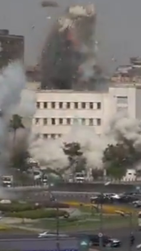 Israel Makin Haus Darah, ini Video Rudal Zionis Hancur Leburkan Kemenhan Suriah