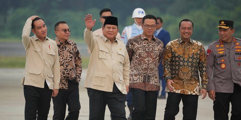 VIDEO: Tiba di RI Usai 15 Hari Pergi, Prabowo Beri Tepukan Khusus Ke Gibran dan Kapolri