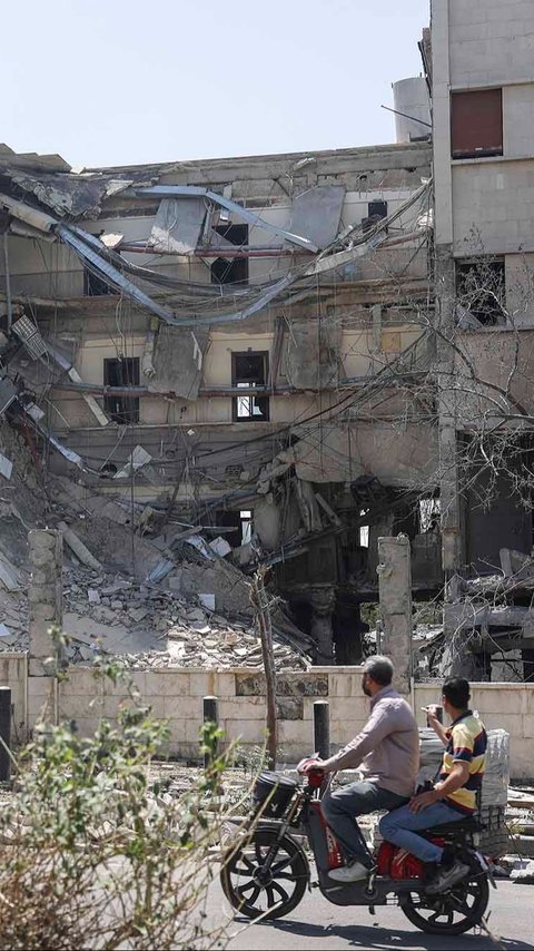 FOTO: Penampakan Gedung Kementerian Pertahanan Suriah Yang Hancur Dihantam Serangan Udara Israel