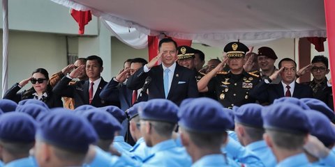 VIDEO: Gagah Momen AHY Dihormati Jenderal TNI-Polri Defile Dadakan di Taruna Nusantara