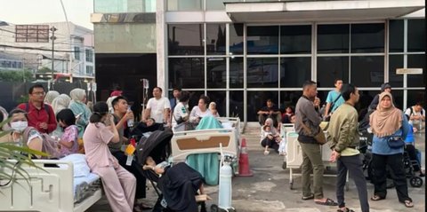 RS Hermina Jatinegara Terbakar, Pasien Dievakuasi Pakai Kursi Roda hingga Ranjang