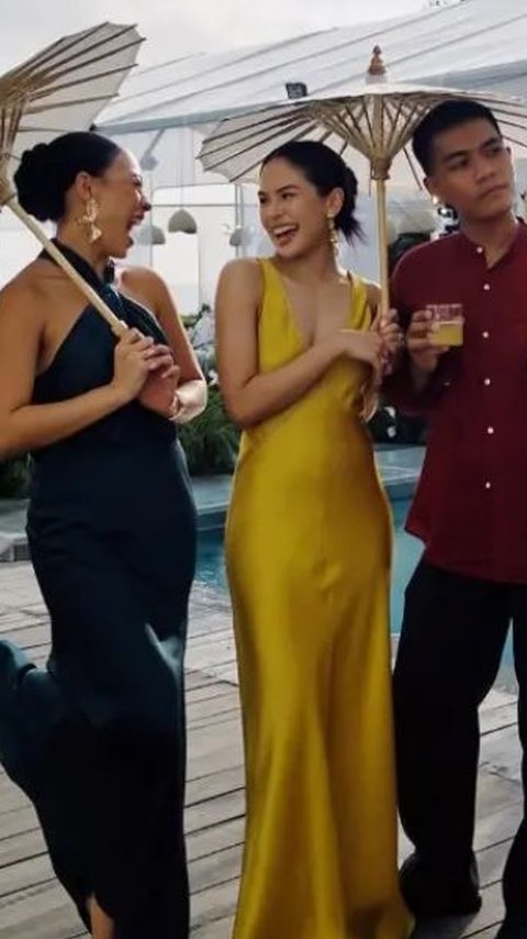 Gaya Kondangan Maudy Ayunda dalam Balutan Dress Mustard, Anggun Memikat di Acara Spesial