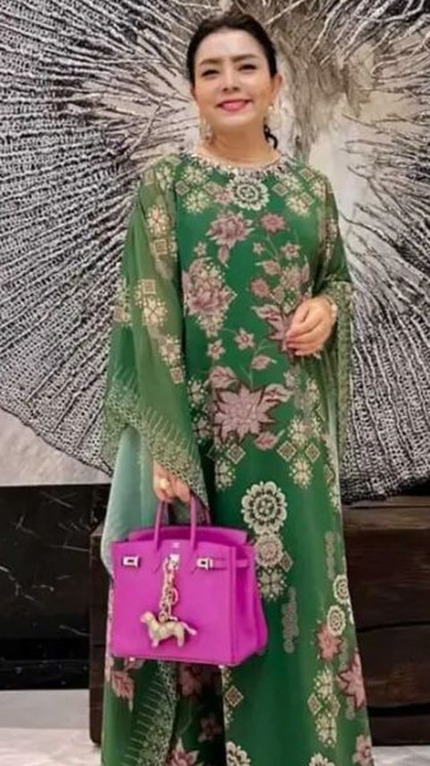 7 Model Gamis Inspirasi dari Mayangsari, Pancarkan Penampilan yang Anggun dan Fashionable