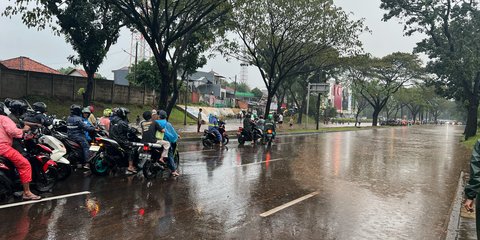 Momen Orang Tajir BSD 'Terisolasi' Gara-Gara Banjir