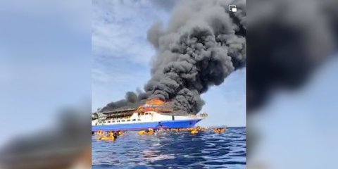 1 Jam Api Membara Hanguskan KM Barcelona 5, Seorang Ibu Hamil Meninggal