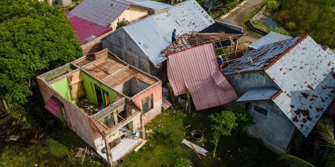 FOTO: Penampakan Rumah-Rumah Warga Rusak dan Atapnya Terlepas Akibat Terjangan Angin Kencang di Aceh Besar