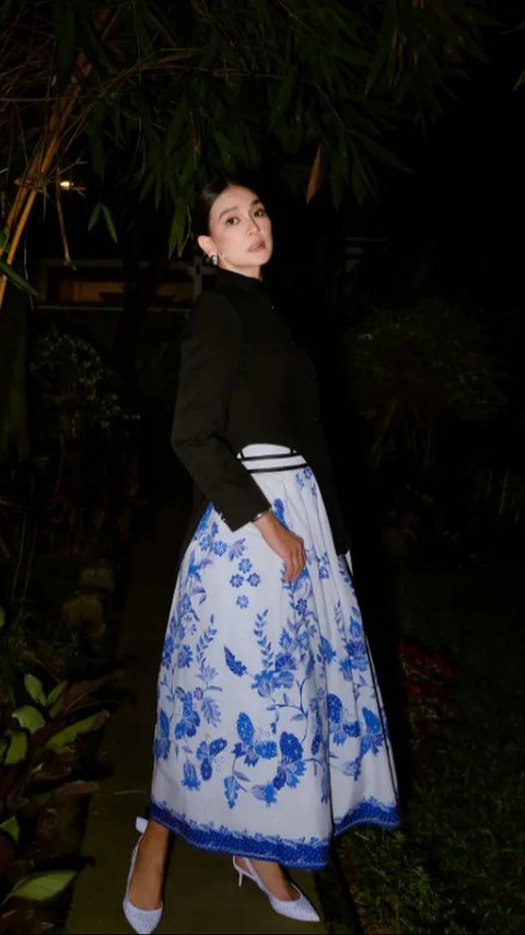 Potret Luna Maya Nonton Wayang di Hari Jadi Purwakarta, Tampil Memukau & Curi Perhatian