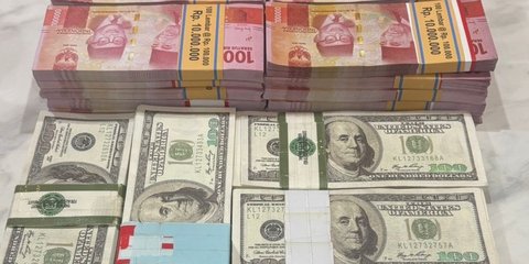 Penampakan Ratusan Lembar Duit Palsu Bertumpuk-tumpuk dari Rupiah hingga Dolar Amerika