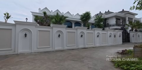 Potret Rumah Mewah Bak Istana Milik Para Bos Ikan, Penghasilan Satu Bulan Rp400 Juta 'Desa Paling Kaya'