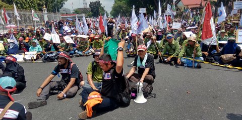 PHK Terus Menghantui Pekerja, DPR Minta Negara Bertindak Konkret