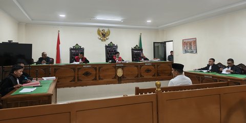 Terdakwa Pembuat Pita Pengaman Uang Palsu Dituntut 6 Tahun Penjara dan Denda Rp100 Juta