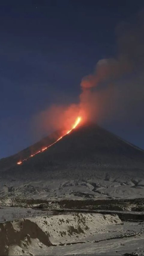 VIDEO Gunung Berapi di Rusia Meletus Setelah Gempa Dahysat 8,8 Magnitudo, Lava Panas Mengalir Deras