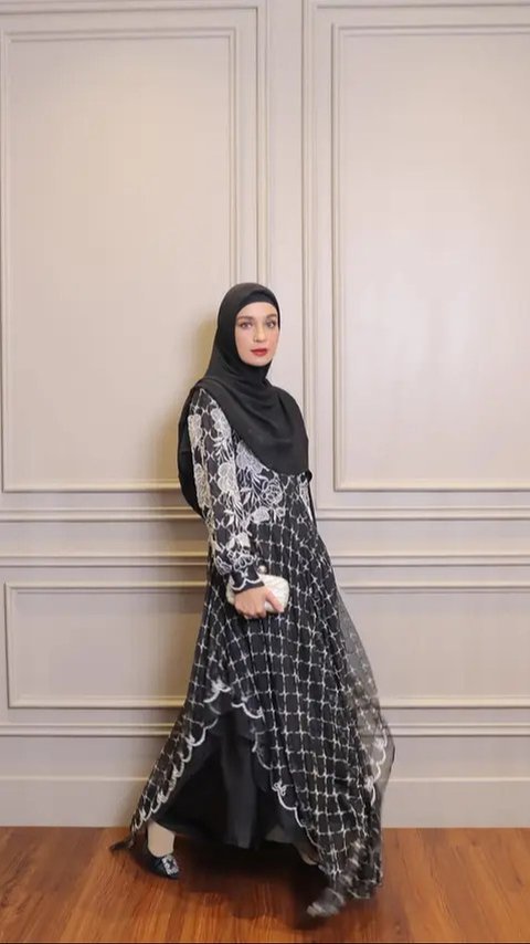 Potret Shireen Sungkar Kenakan Long Dress Brokat di Resepsi Luna Maya dan Maxime, Tampil Elegan