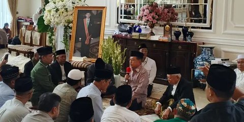 Kenangan Terakhir Dua Mantan Wapres Saat Mengantar Suryadharma Ali ke Tempat Peristirahatan Terakhir