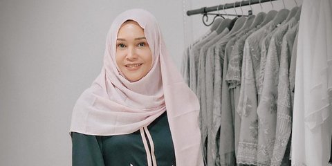 8 Ide Gaya Gamis Elegan dari Maia Estianty yang Akan Mempercantik Penampilan Anda