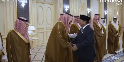 VIDEO:  Momen Prabowo Beri Hadiah ke Komandan Pengawal Saudi, Kaget Langsung Hormat