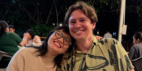 Potret Lawas Pernikahan Wamen Stella dengan Suami Bule 16 Tahun Lalu, Pakai Adat Sunda Wajahnya jadi Sorotan