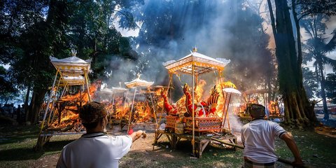 Miliarder Ini Tentang Keras Tradisi India yang Bakar Hidup-Hidup Janda di Jasad Mendiang Suami
