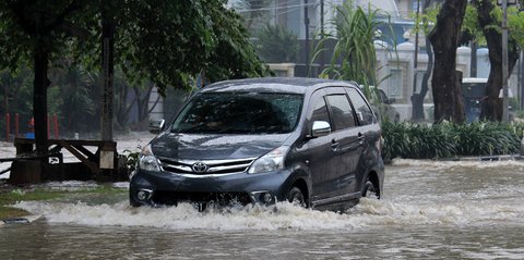 Cawang Banjir, Tol Japek KM 200 Macet Total Akibat Genangan Air