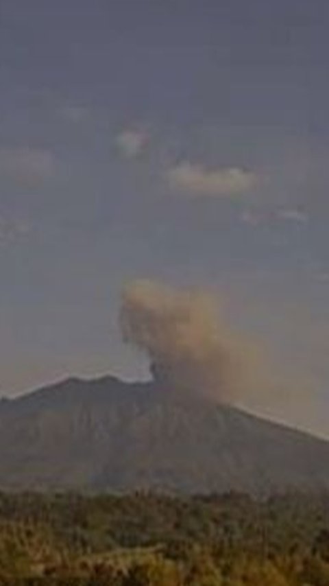 Gunung Raung 2 Kali Erupsi Pagi Ini, Tinggi Letusan Capai 1 Kilometer