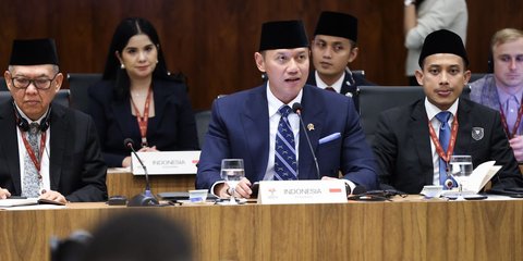 Penampilan Necis AHY Ditemani Istri Santai di Tepi Pantai Sambil Jajan di Warung Kopi Pacitan