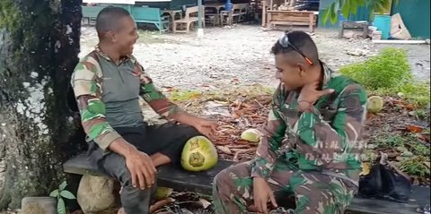 ⁠⁠Cerita 2 Prajurit TNI 6 Kali Perang Sama KKB, Lagi Mandi Langsung Loncat Ambil Senjata 'Kambing Juga Berlindung'