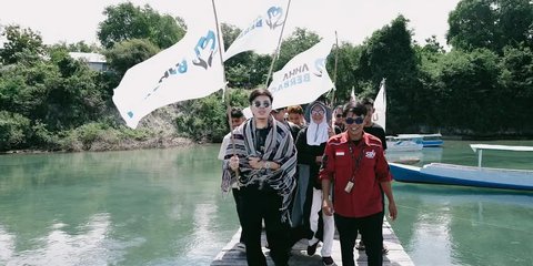 Momen Seru Atta Halilintar saat Salurkan Hewan Kurban di NTT Naik Kapal