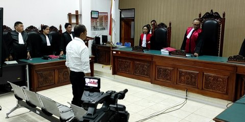 Sidang Eksepsi Eks Kapolres Ngada Diwarnai Demo, Aktivis Perempuan Desak Pasal Narkoba Masuk Dakwaan