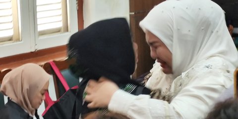 Bos Skincare Mira Hayati Dijatuhi Hukuman 10 Bulan Penjara dan Denda Rp1 Miliar, Menangis Dengar Vonis Dibacakan Hakim