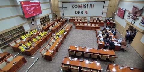 VIDEO: Menohok DPR Sindir Suap Anggota Polri Depan Jenderal, Ungkit Gaji Kecil Pangkat Rendah