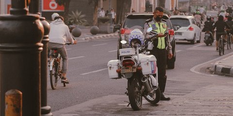 Viral Polisi Kawal Mobil Berisi Anak Sakit di Bogor Tiba-Tiba Dihadang Pemobil Lain, Adu Mulut Ngotot-ngototan Kena Macet