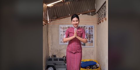 Setelah Menikah Sebagai Ibu Rumah Tangga, Wanita Cantik Ini Mencoba Kembali Pakai Seragam Pramugarinya Karena Rindu