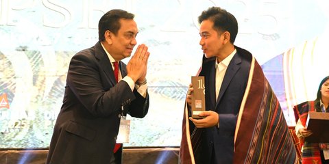 VIDEO: Gibran Minta PSBI Dukung Program Prabowo,  Effendi Simbolon Teriak 