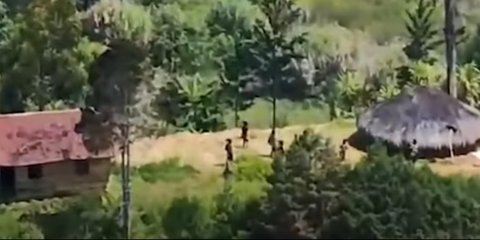 VIDEO: KKB Papua Berulah Lagi Bakar Dua Rumah Bupati Dituding Jadi Pos Militer, Jelas Terekam Drone!