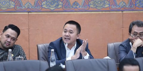 VIDEO: Mufti PDIP Sindir Direksi BUMN Depan Erick Thohir 
