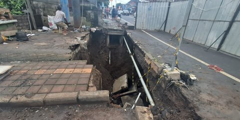 Penampakan Mengerikannya Jalan Amblas di Bali Sedalam 8 Meter, Hingga Bentuk Lubang Raksasa